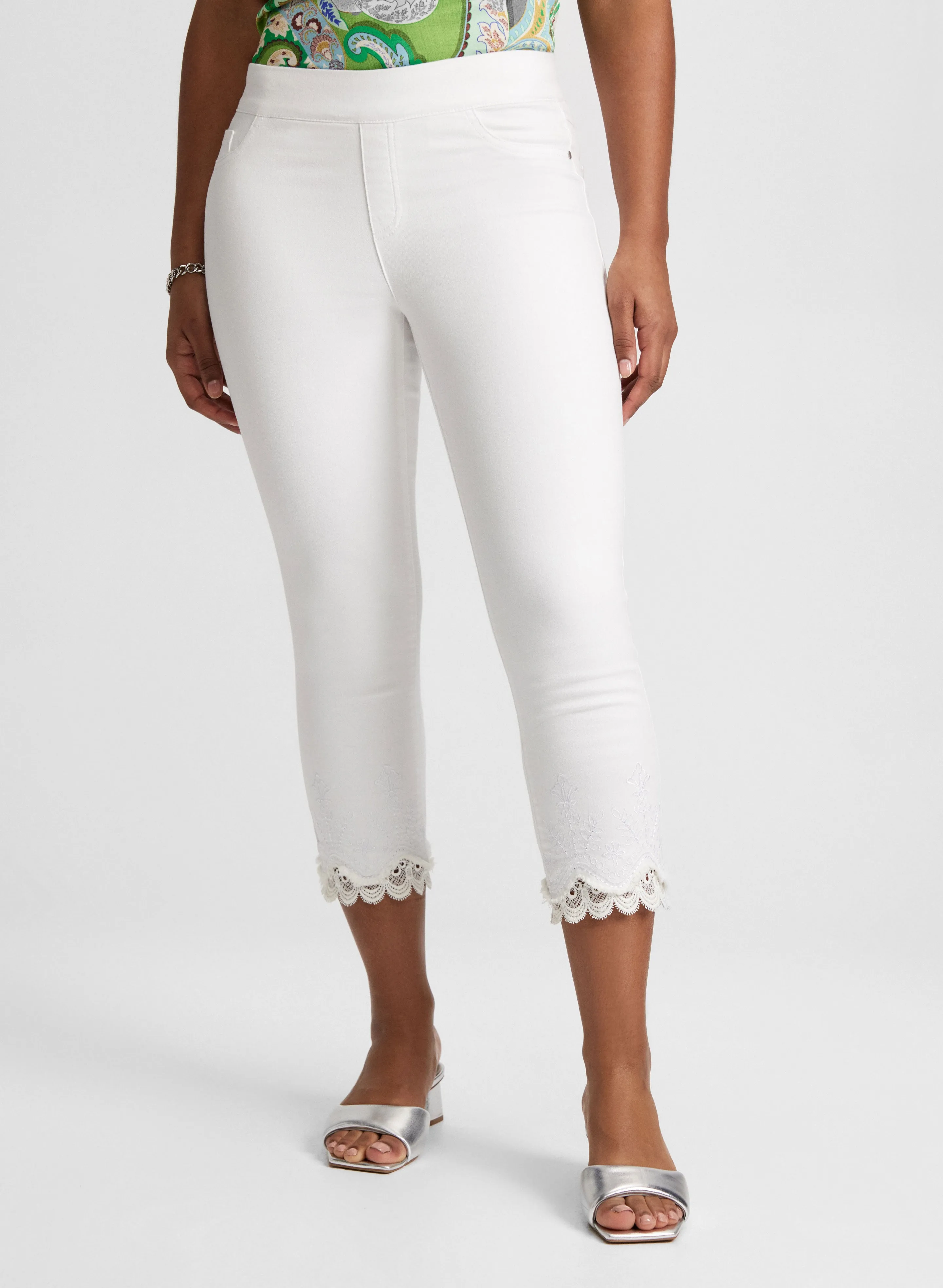 Embroidered Hem Capri Jeans