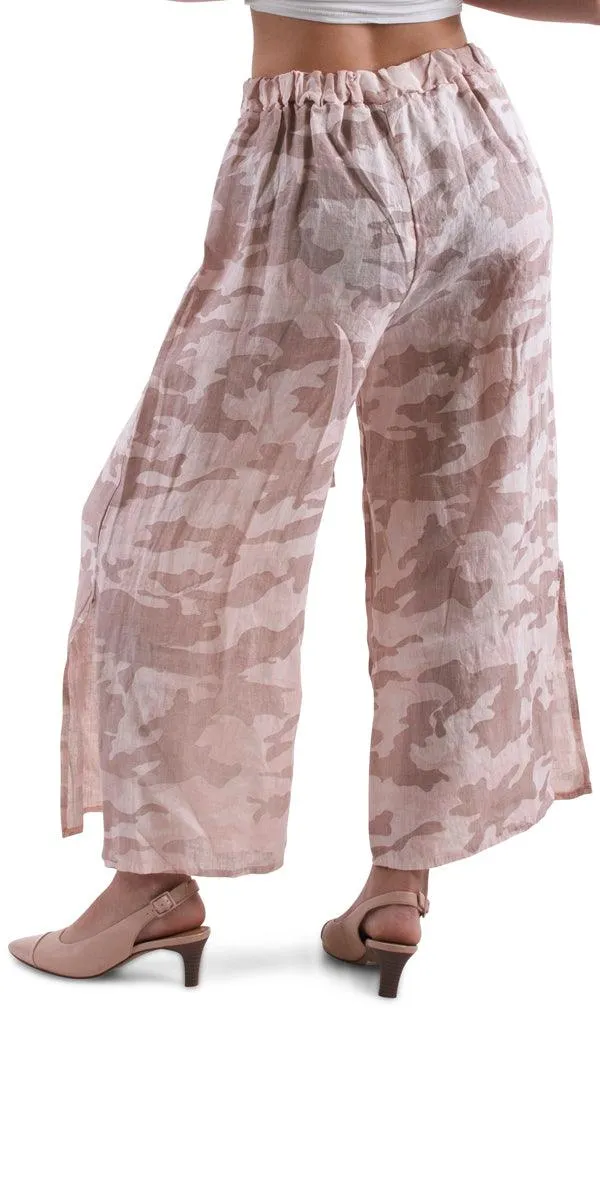 Giulana Camo Capri Pants