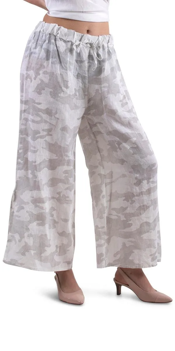 Giulana Camo Capri Pants