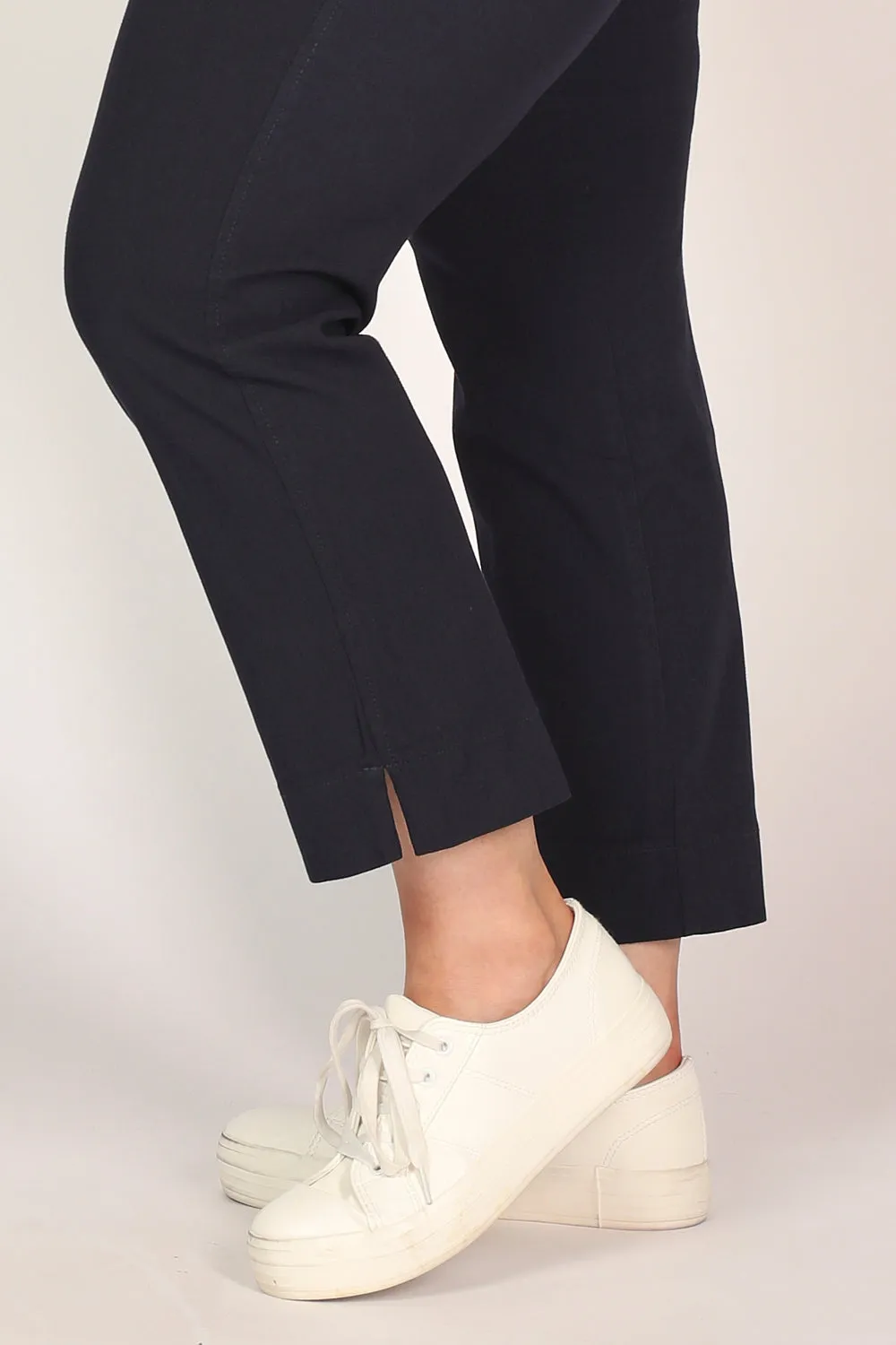 Regular Length Stretch Capri Pant in Navy