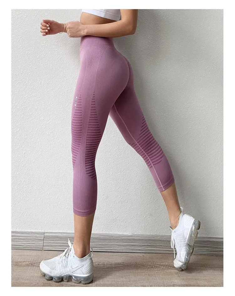 Striking Striped Pattern Athleisure Capri Leggings