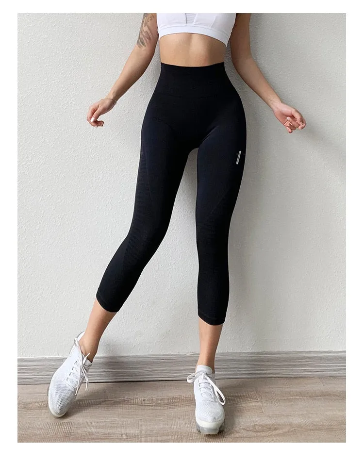 Striking Striped Pattern Athleisure Capri Leggings